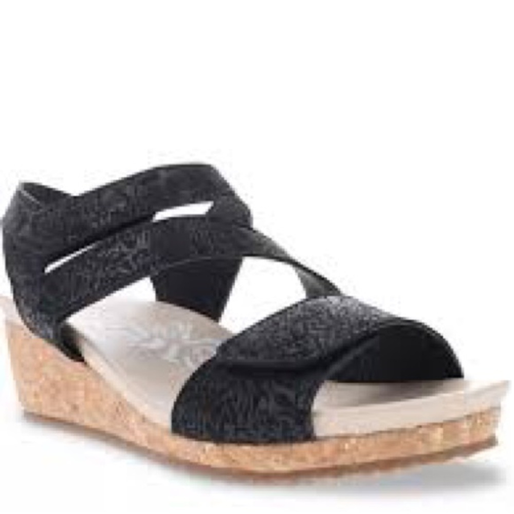 Women's Black Wedge Sandals 9 1/2 WW